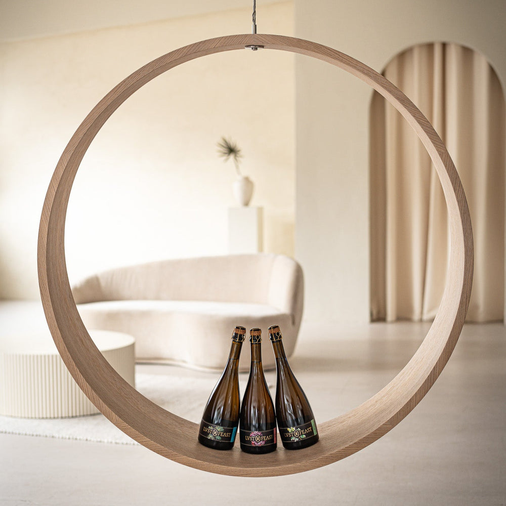 
                  
                    Lust & Feast Produkte auf Schaukel in Woh zimmer Atelier hochwertig und exklusiv
                  
                